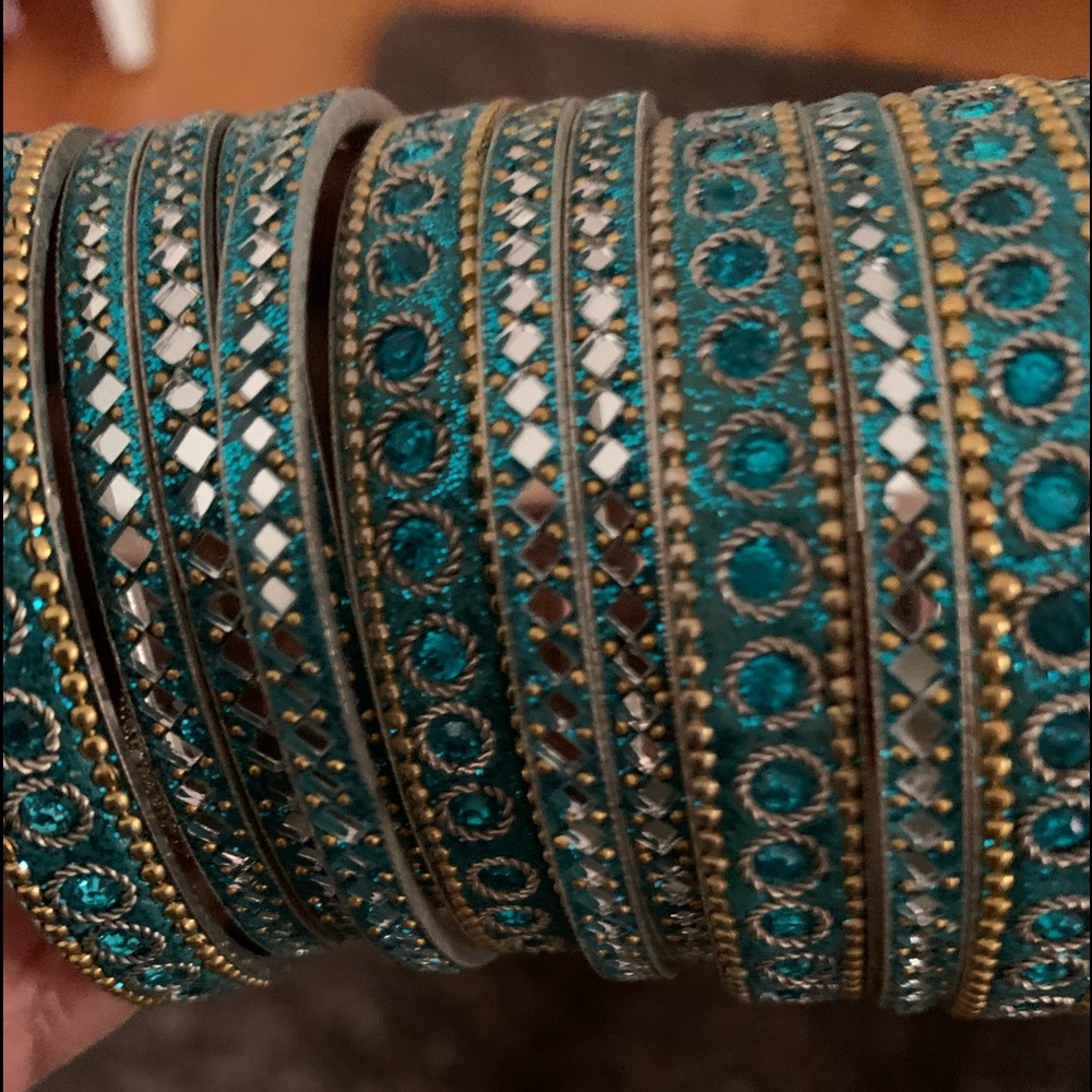 Bracelets - Picture 3 of 8